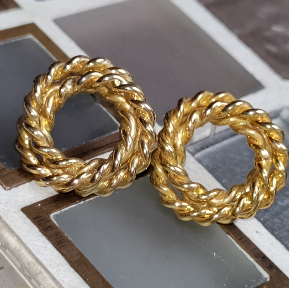 Vintage Goldtone earrings